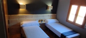 Hostal Casa Pirineus & Alquiler esquís